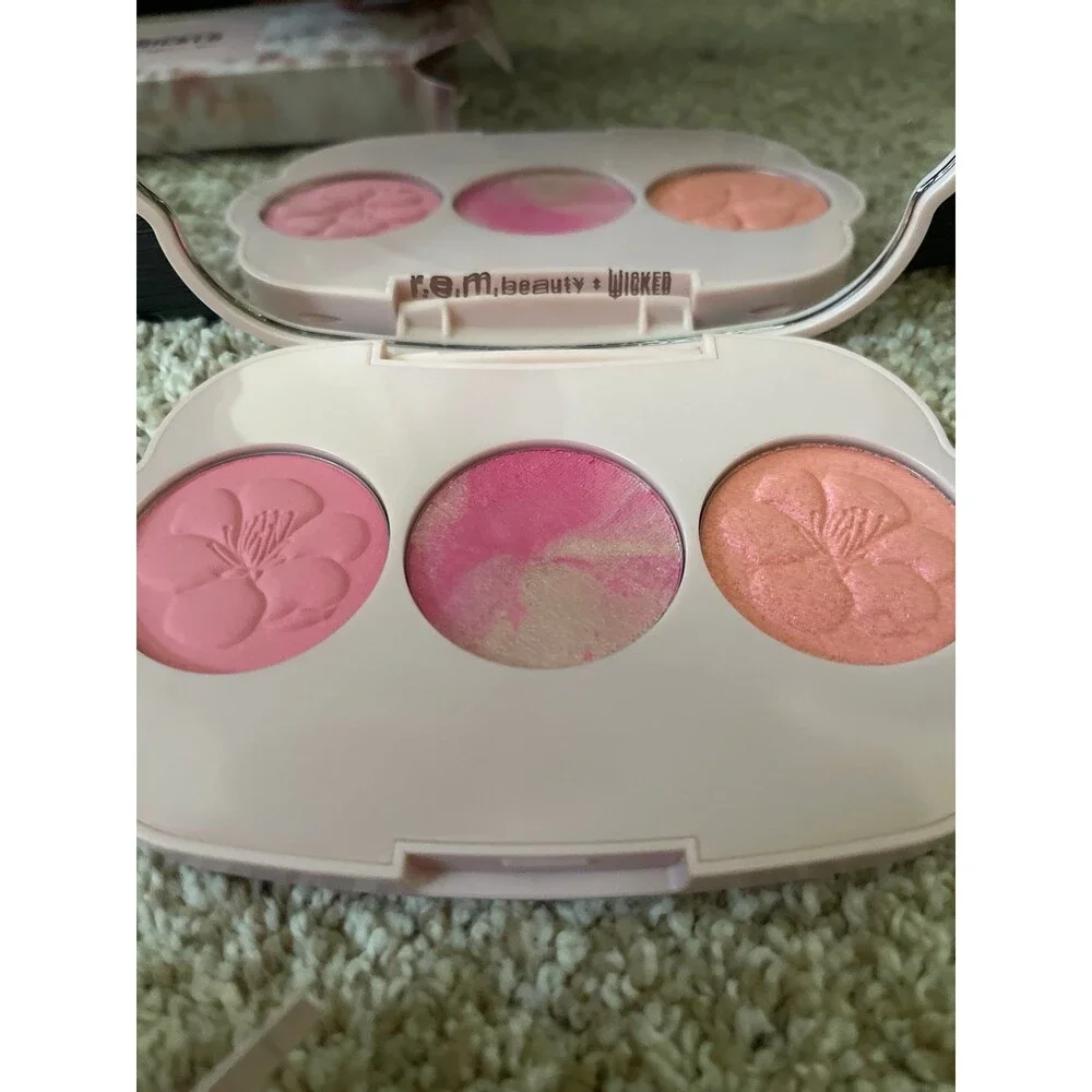 r.e.m. beauty x Wicked: For Good you've been glinda-fied! Bundle BNIB